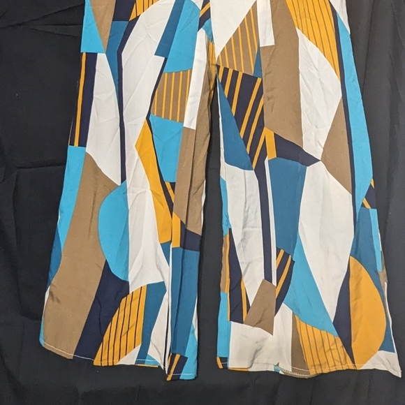 Shein size 6/medium geo print paper bag wide leg pants. - Picture 4 of 5